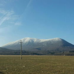 Berg-zwischen-Herbst-und-Winter